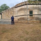 Ermita de Nuestra Señora de la Asunción, de Villaverde, ya con el andamiaje.