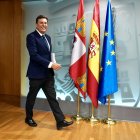 El portavoz de la Junta y consejero de Economía y Hacienda, Carlos Fernández Carriedo, comparece tras la reunión del Consejo de Gobierno.