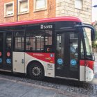 Autobús urbano de la empresa Avanza en una fotografía tomada este domingo.