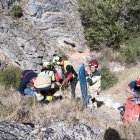 Rescate de la mujer, que luego sería izada con la grúa del helicóptero.