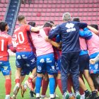 Los jugadores del Numancia celebran la victoria in extremis ante le Segoviana gracias al gol de Jony.