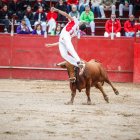 Un de los saltos realizados por uno de los recortadores que participó en el concurso.
