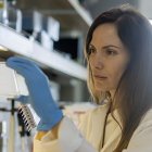 Cristina Llorente Izquierdo, en el laboratorio de la Universidad de California (EEUU)