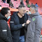 Ángel Rodríguez con Castaño y Bedia en su visita a Los Pajaritos como entrenador del Langreo en la temporada 2020-2021