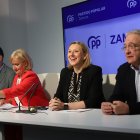 La vicepresidenta de la Junta, Isabel Blanco; la consejera de Industria, Comercio y Empleo, Leticia García, y los procuradores del Partido Popular de Zamora, Alberto Castro y Óscar Reguera presentan los Presupuestos de la Junta de Castilla y León de 2026 para la provincia.