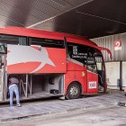 El bus que cubrió el trayecto entre Burgos y Soria a su llegada a la estación de la capital.