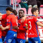 Contundente victoria de los rojillos para coger aire