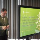 El consejero de Medio Ambiente, Vivienda y Ordenación del Territorio, Juan Carlos Suárez-Quiñones, inaugura la presentación del proyecto Retechfor para la digitalización y el monitoreo del sector forestal.