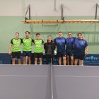 Los jugadores de los dos equipos en competición.