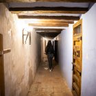 Pasillo por el que se accede a las distintas celdas.