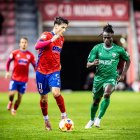 El equipo rojillo vence y pasa de ronda