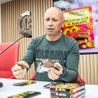 Carlos París, en la presentación de sus productos.