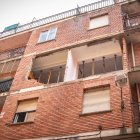 La vivienda donde se produjo la explosión apuntalada.