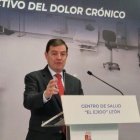 El presidente de la Junta de Castilla y León, Alfonso Fernández Mañueco, en el Centro de Salud de El Ejido, en León capital.