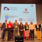 Foto de familia de los premiados, con la vicepresidenta de Soria.