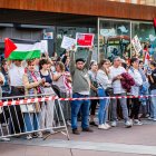 Los manifestantes que recordaron a Gaza en la procesión de San Saturio.