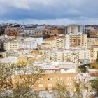 La primera nevada de la campaña llega a Soria capital con precipitaciones escasas pero más intensas en la zona norte.