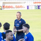Ángel Rodríguez dirige un entrenamiento del CD Numancia.