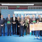 Foto de familia de los galardonados por Empresa Familiar el con su XXIII Premio ‘Antonio Pérez’
