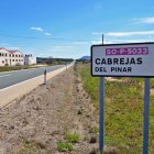 Señal de acceso a Cabrejas del Pinar.