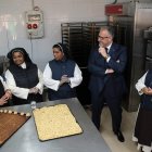 El presidente de las Cortes y de la Fundación de Castilla y León, Carlos Pollán, presenta la feria de convento ‘Dulce Tentación’, junto al director de la entidad, Juan Zapatero, en Toral de los Guzmanes (León)