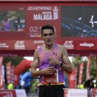 Daniel Mateo en el momento de finalizar los 42 kilómetros en Málaga.