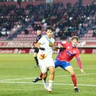 Dos errores defensivos condenan al equipo rojillo.