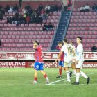 Dos errores defensivos condenan al equipo rojillo.