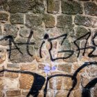 Nuevas pintadas se suman al deterioro de la zona