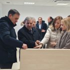 El consejero José Luis Sanz, junto a Antonio Pardo y Yolanda de Gregorio en la estación de El Burgo.