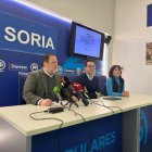 José Manuel Hernando, Tomás Cabezón y Cristina Rubio en la sede el PP.