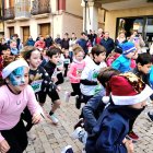 Cientos de adnamantinos despiden el 2025 entre deporte y disfraces.