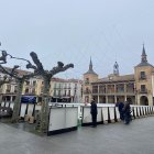 El Burgo de Osma disfruta de la pista de patinaje sobre hielo a la espera de los Reyes Magos.