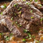 Jugoso, humeante y lleno de sabor: así queda el guiso de patatas con costilla siguiendo el truco infalible de Arguiñano.