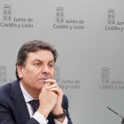 El consejero de Economía y Hacienda y portavoz, Carlos Fernández Carriedo, en la rueda de prensa posterior al Consejo de Gobierno.