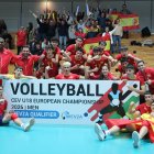 La selección española celebra el título del Torneo WEVZA con los sorianos Maján y Chamarro.