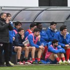 El banquillo del Numancia en Astillero en el que Ángel Rodríguez no se pudo sentar por sanción.