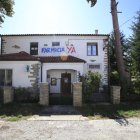 Inmueble en el que se encuentra la farmacia de Villar del Río.