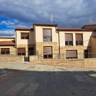 Fuentestrún licita el alquiler de un apartamento y dos adosados de nueva construcción.