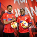 Luis Quiñónez y Hans Peralta en las instalaciones de Los Pajaritos tras ser presentados.