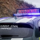 Vehículo de la Guardia Civil señalizando un accidente.