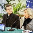 Gabriel Ángel Rodríguez, administrador diocesano, y Pilar Calonge, de Manos Unidas.