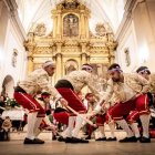 Los movimientos secos y acompasados de la danza del paloteo refuerzan su carácter simbólico y ancestral, transmitido de generación en generación.
