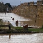 Inundación a la altura del puente de San Esteban de Gormaz en Soria, que ha cortado la N-110.