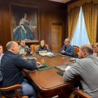 Responsables de la Diputación y de los hosteleros en la reunión de ayer.