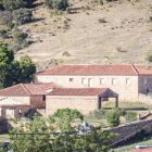 El Palacio de Hinojosa, edificado en 1581 y restaurado por el primer conde de la Puebla de Valverde, se levanta en el entorno rural de Hinojosa de la Sierra (Soria)