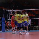 Los jugadores de Guaguas celebran un punto firmado ante Pamesa Teruel