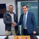 David José Pineda y Carlos Martínez Izquierdo durante la firma del convenio.