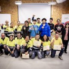 Los alumnos reciben su diploma tras un año de curso