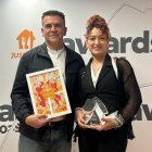 Los responsables de The Last Burger posan con el premio de Just Eat.